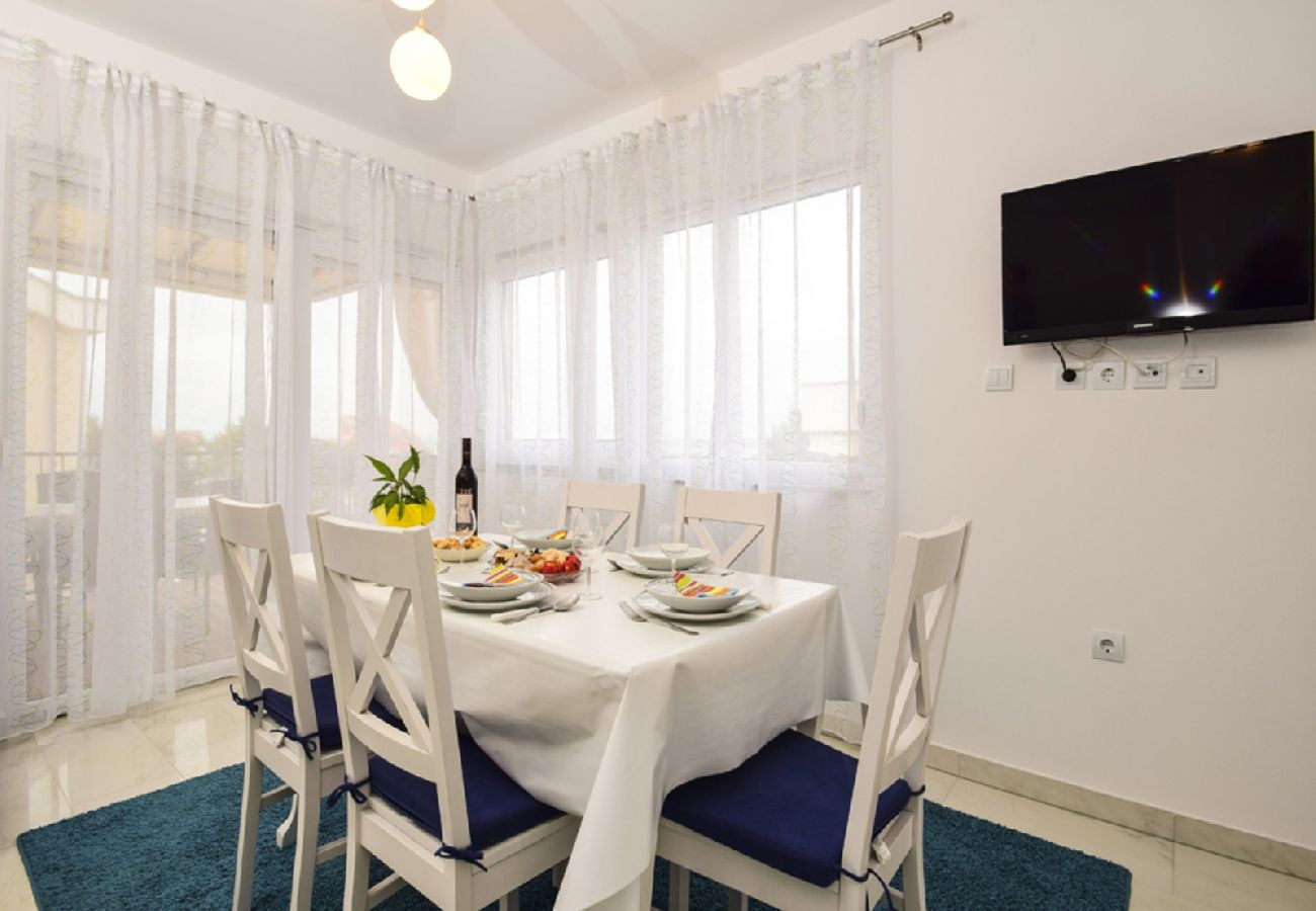 Apartamento en Nin - Apartamento en Zaton (Zadar) con Seaview, Balcón, Acondicionador, WIFI (685-2)