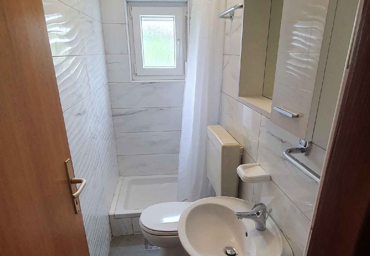 Apartamento en Ljubac - Apartamento en Ljubač con Seaview, Balcón, Acondicionador, WIFI (809-2)