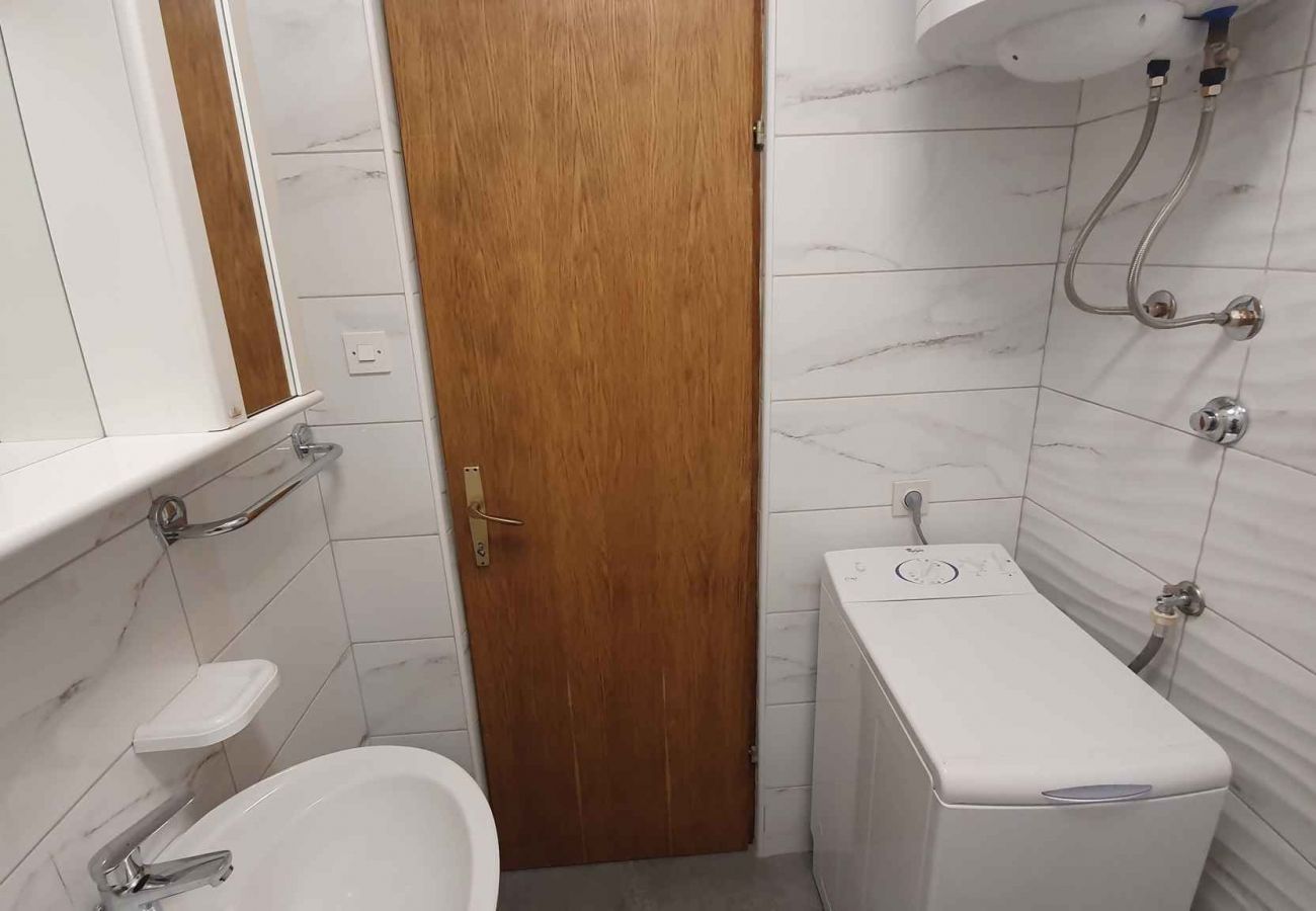 Apartamento en Ljubac - Apartamento en Ljubač con Seaview, Balcón, Acondicionador, WIFI (809-3)