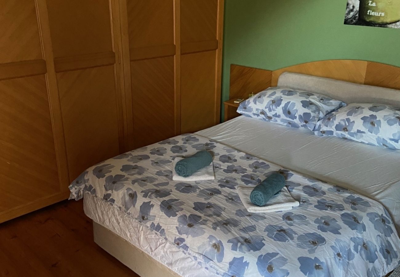 Apartamento en Sukošan - Apartamento en Sukošan con Balcón, Acondicionador, WIFI, Lavadora (5102-1)