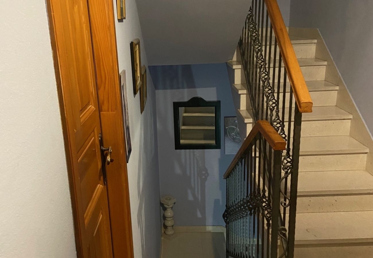 Apartamento en Sukošan - Apartamento en Sukošan con Balcón, Acondicionador, WIFI, Lavadora (5102-1)