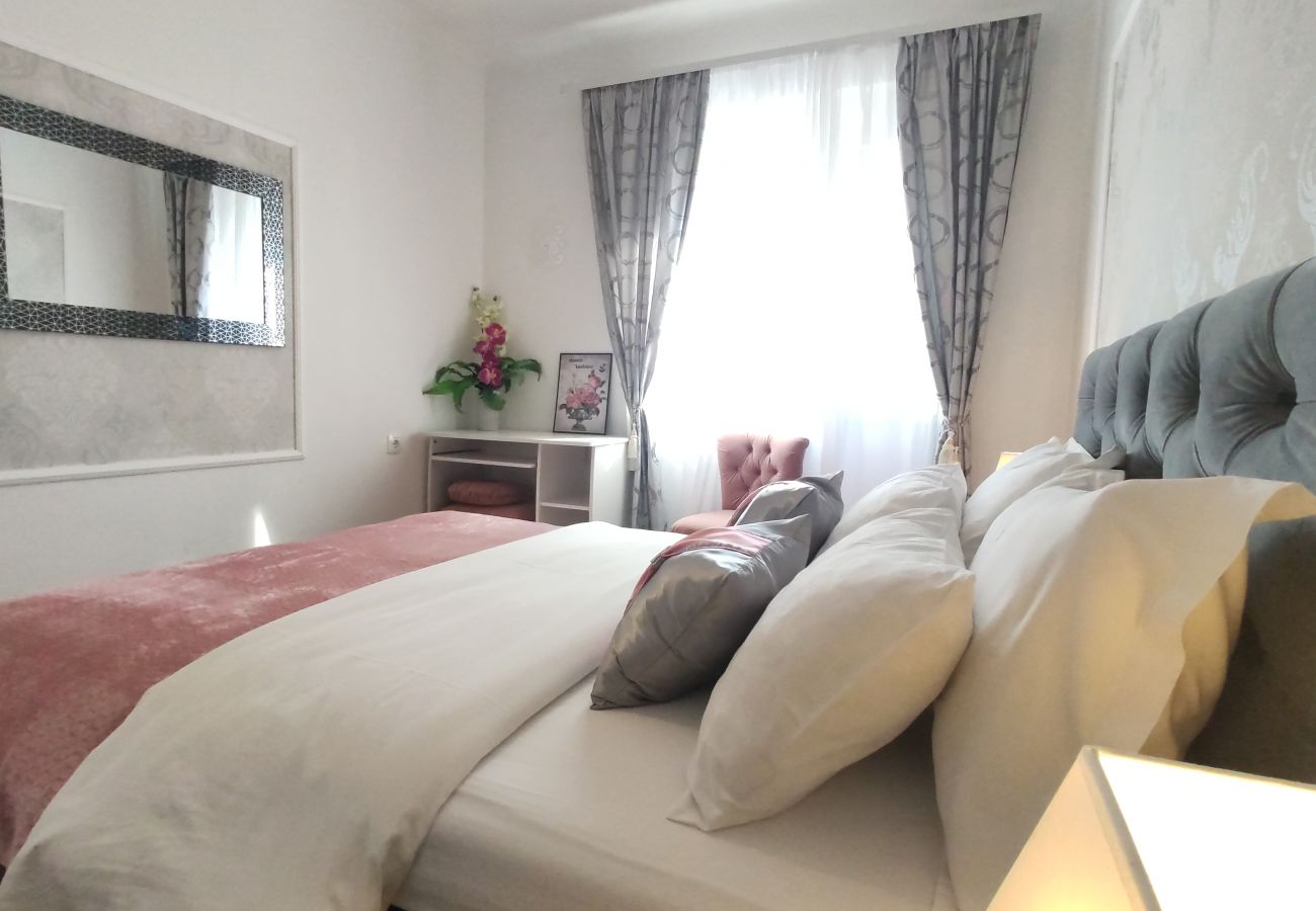 Apartamento en Split - Apartamento en Split con Balcón, Acondicionador, WIFI, Lavadora (4656-1)