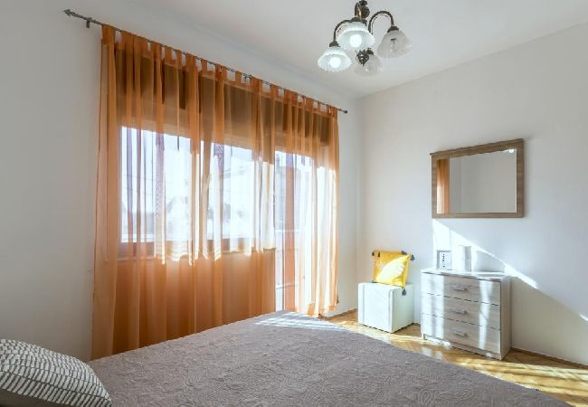 Apartamento en Kaštel Novi - Apartamento en Kaštel Novi con Terraza, Acondicionador, WIFI, Lavadora (5104-1) Apartamento en Kaštel Novi - Apartamento en Kaštel Novi con Terraza, Acondicionador, WIFI, Lavadora (5104-1)