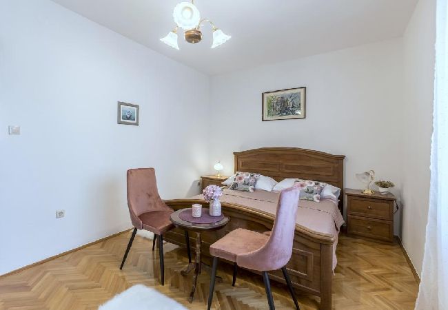 Apartamento en Kaštel Novi - Apartamento en Kaštel Novi con Terraza, Acondicionador, WIFI, Lavadora (5104-1) Apartamento en Kaštel Novi - Apartamento en Kaštel Novi con Terraza, Acondicionador, WIFI, Lavadora (5104-1)