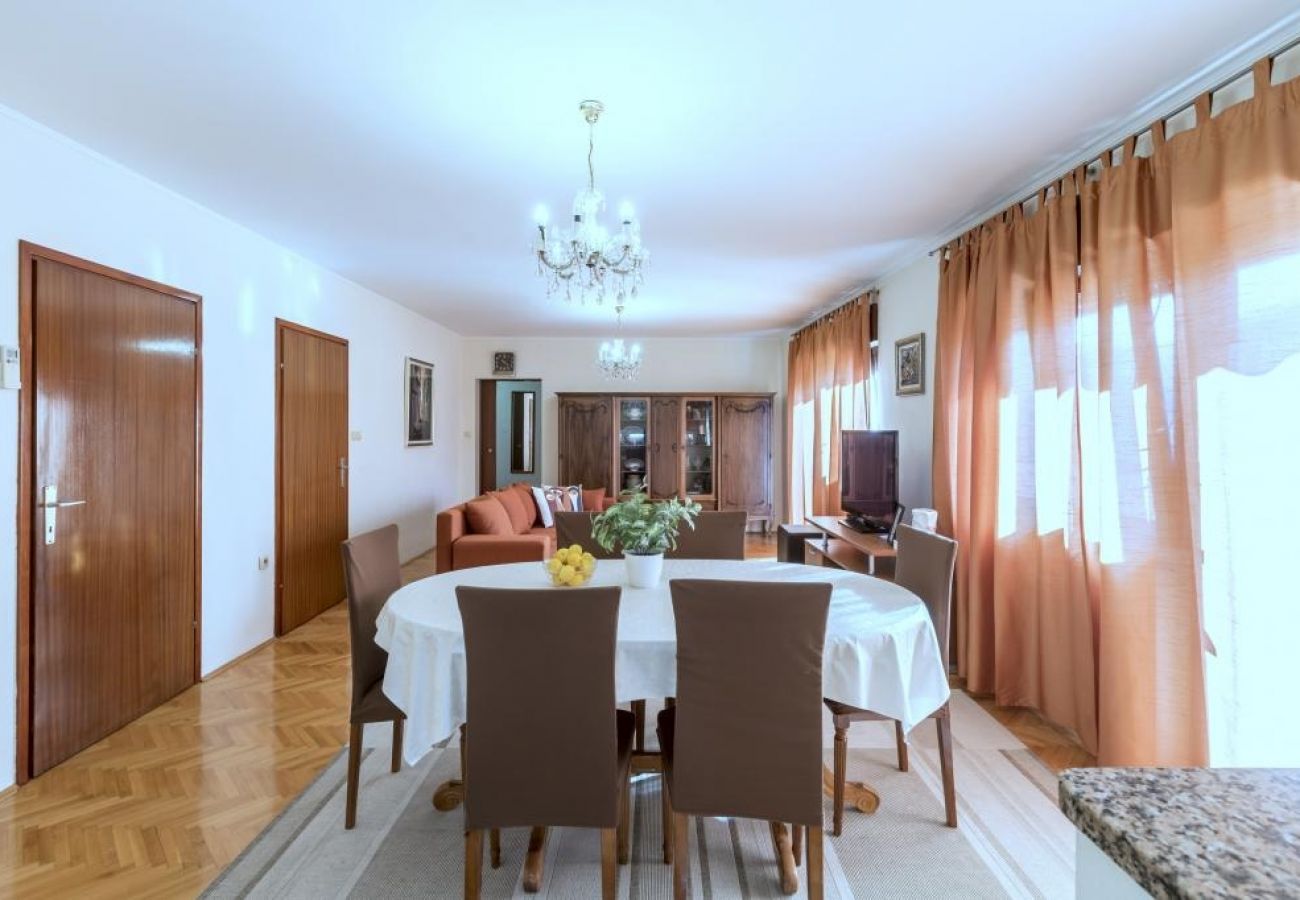 Apartamento en Kaštel Novi - Apartamento en Kaštel Novi con Terraza, Acondicionador, WIFI, Lavadora (5104-1)