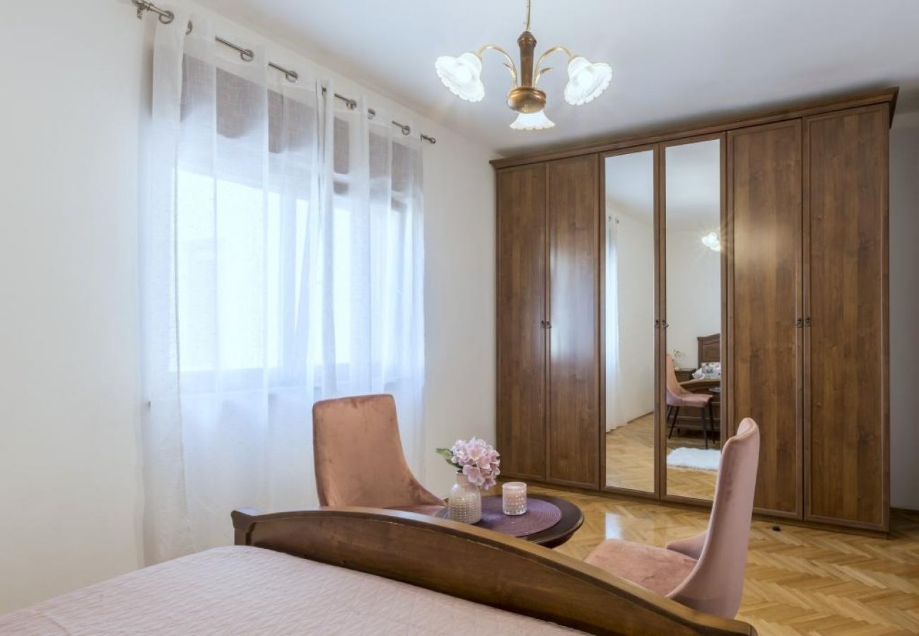 Apartamento en Kaštel Novi - Apartamento en Kaštel Novi con Terraza, Acondicionador, WIFI, Lavadora (5104-1)