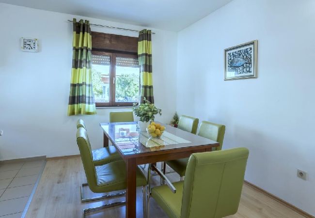 Apartamento en Kaštel Novi - Apartamento en Kaštel Novi con Terraza, Acondicionador, WIFI, Lavadora (5104-2) Apartamento en Kaštel Novi - Apartamento en Kaštel Novi con Terraza, Acondicionador, WIFI, Lavadora (5104-2)