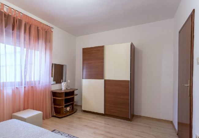 Apartamento en Kaštel Novi - Apartamento en Kaštel Novi con Terraza, Acondicionador, WIFI, Lavadora (5104-2) Apartamento en Kaštel Novi - Apartamento en Kaštel Novi con Terraza, Acondicionador, WIFI, Lavadora (5104-2)
