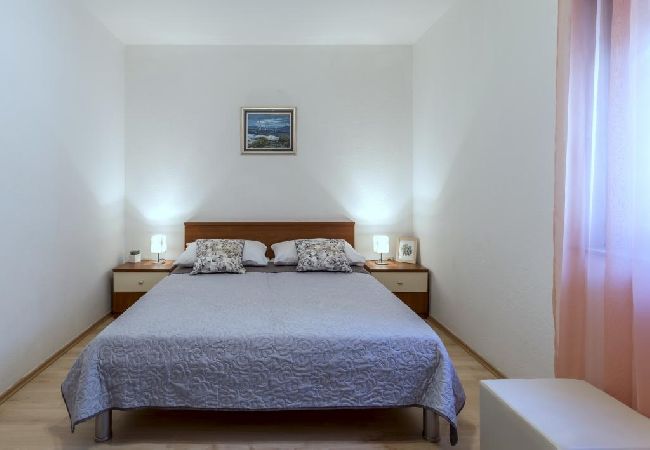 Apartamento en Kaštel Novi - Apartamento en Kaštel Novi con Terraza, Acondicionador, WIFI, Lavadora (5104-2) Apartamento en Kaštel Novi - Apartamento en Kaštel Novi con Terraza, Acondicionador, WIFI, Lavadora (5104-2)