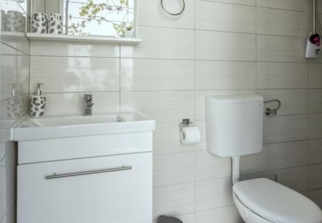 Apartamento en Kaštel Novi - Apartamento en Kaštel Novi con Terraza, Acondicionador, WIFI, Lavadora (5104-2) Apartamento en Kaštel Novi - Apartamento en Kaštel Novi con Terraza, Acondicionador, WIFI, Lavadora (5104-2)