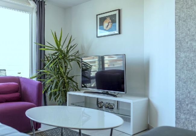 Apartamento en Kaštel Novi - Apartamento en Kaštel Novi con Balcón, Acondicionador, WIFI, Lavadora (5105-1) Apartamento en Kaštel Novi - Apartamento en Kaštel Novi con Balcón, Acondicionador, WIFI, Lavadora (5105-1)