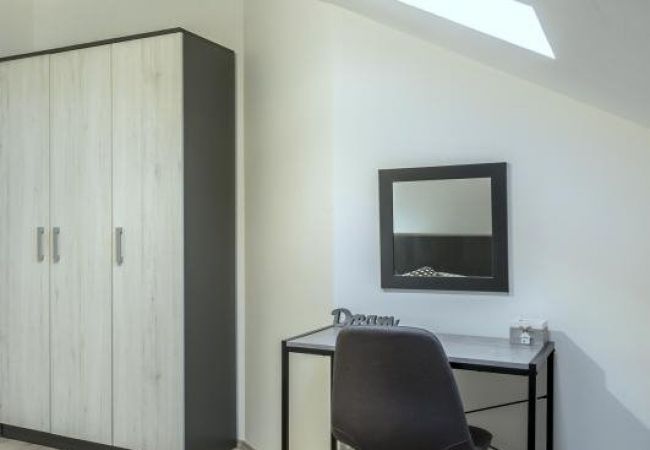Apartamento en Kaštel Novi - Apartamento en Kaštel Novi con Balcón, Acondicionador, WIFI, Lavadora (5105-1) Apartamento en Kaštel Novi - Apartamento en Kaštel Novi con Balcón, Acondicionador, WIFI, Lavadora (5105-1)