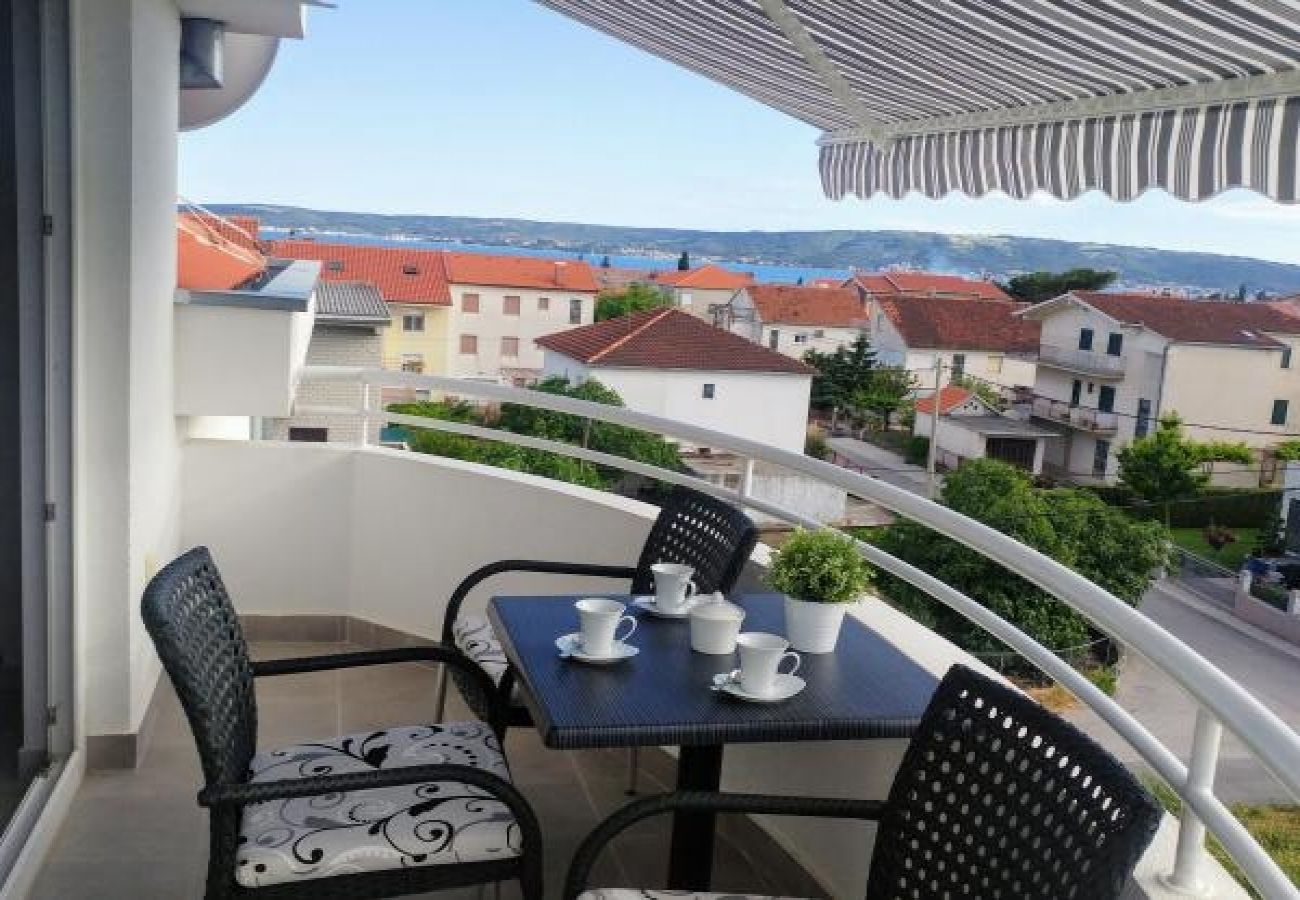 Apartamento en Kaštel Novi - Apartamento en Kaštel Novi con Balcón, Acondicionador, WIFI, Lavadora (5105-1)