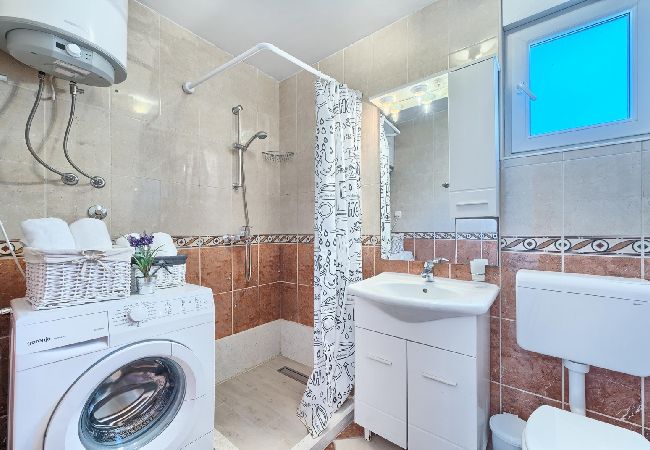 Apartamento en Kaštel Lukšic - Apartamento en Kaštel Lukšić con Balcón, Acondicionador, WIFI, Lavadora (5107-4) Apartamento en Kaštel Lukšic - Apartamento en Kaštel Lukšić con Balcón, Acondicionador, WIFI, Lavadora (5107-4)