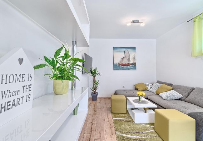 Apartamento en Kaštel Lukšic - Apartamento en Kaštel Lukšić con Terraza, Acondicionador, WIFI, Lavadora (5107-2) Apartamento en Kaštel Lukšic - Apartamento en Kaštel Lukšić con Terraza, Acondicionador, WIFI, Lavadora (5107-2)