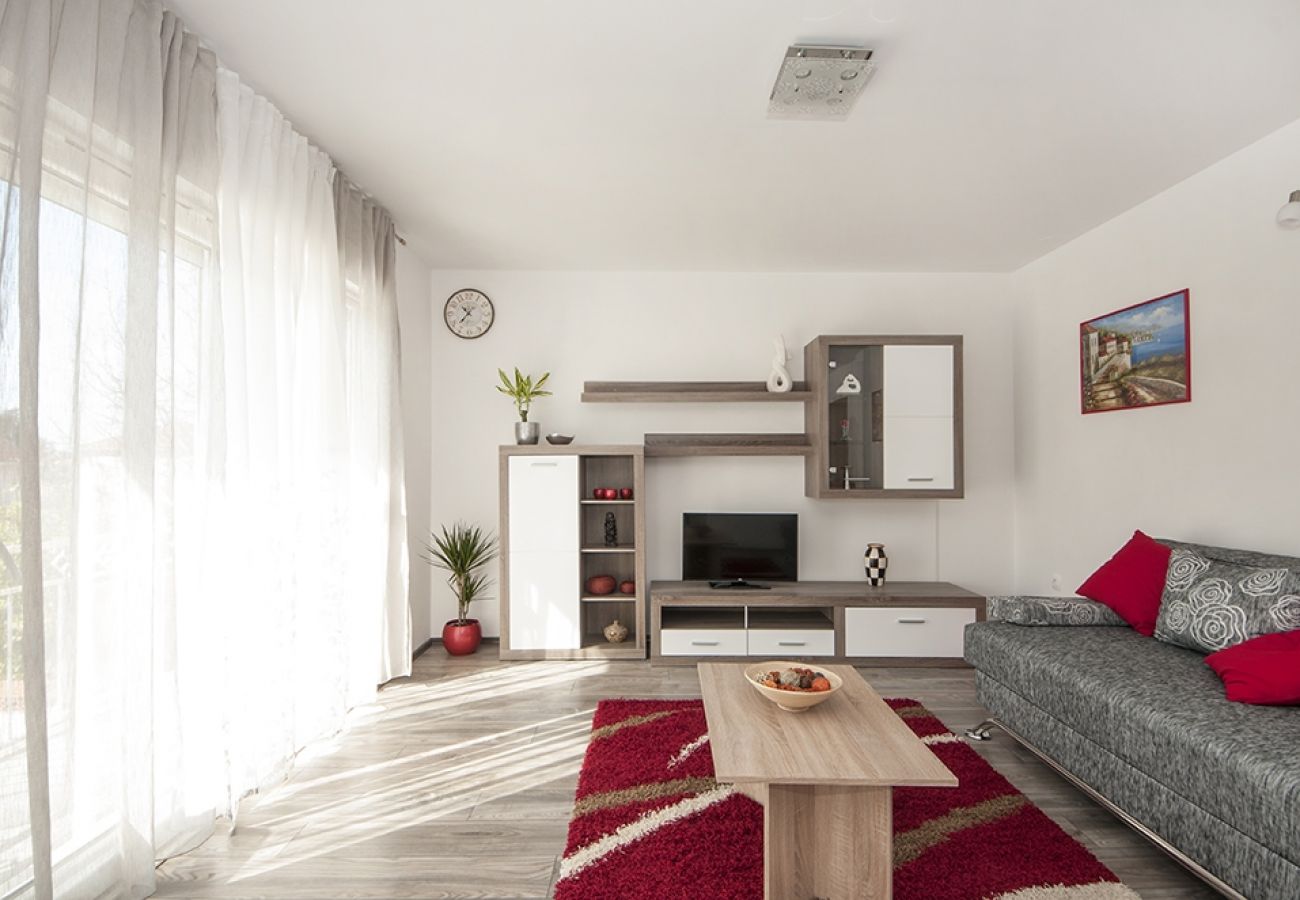 Apartamento en Kaštel Lukšic - Apartamento en Kaštel Lukšić con Balcón, Acondicionador, WIFI, Lavadora (5107-1)