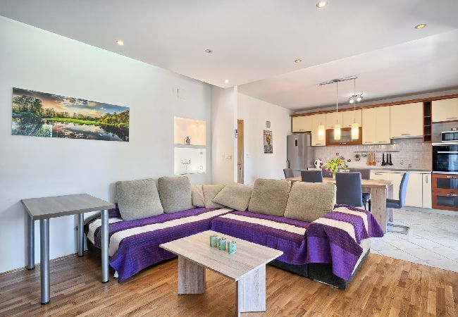 Apartamento en Kaštel Lukšic - Apartamento en Kaštel Lukšić con Terraza, Acondicionador, WIFI, Lavadora (5107-3) Apartamento en Kaštel Lukšic - Apartamento en Kaštel Lukšić con Terraza, Acondicionador, WIFI, Lavadora (5107-3)
