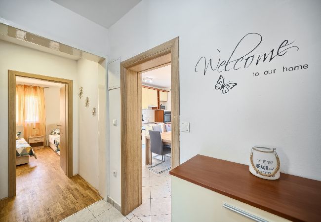 Apartamento en Kaštel Lukšic - Apartamento en Kaštel Lukšić con Terraza, Acondicionador, WIFI, Lavadora (5107-3) Apartamento en Kaštel Lukšic - Apartamento en Kaštel Lukšić con Terraza, Acondicionador, WIFI, Lavadora (5107-3)