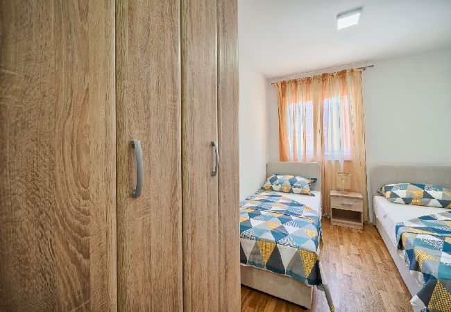 Apartamento en Kaštel Lukšic - Apartamento en Kaštel Lukšić con Terraza, Acondicionador, WIFI, Lavadora (5107-3) Apartamento en Kaštel Lukšic - Apartamento en Kaštel Lukšić con Terraza, Acondicionador, WIFI, Lavadora (5107-3)
