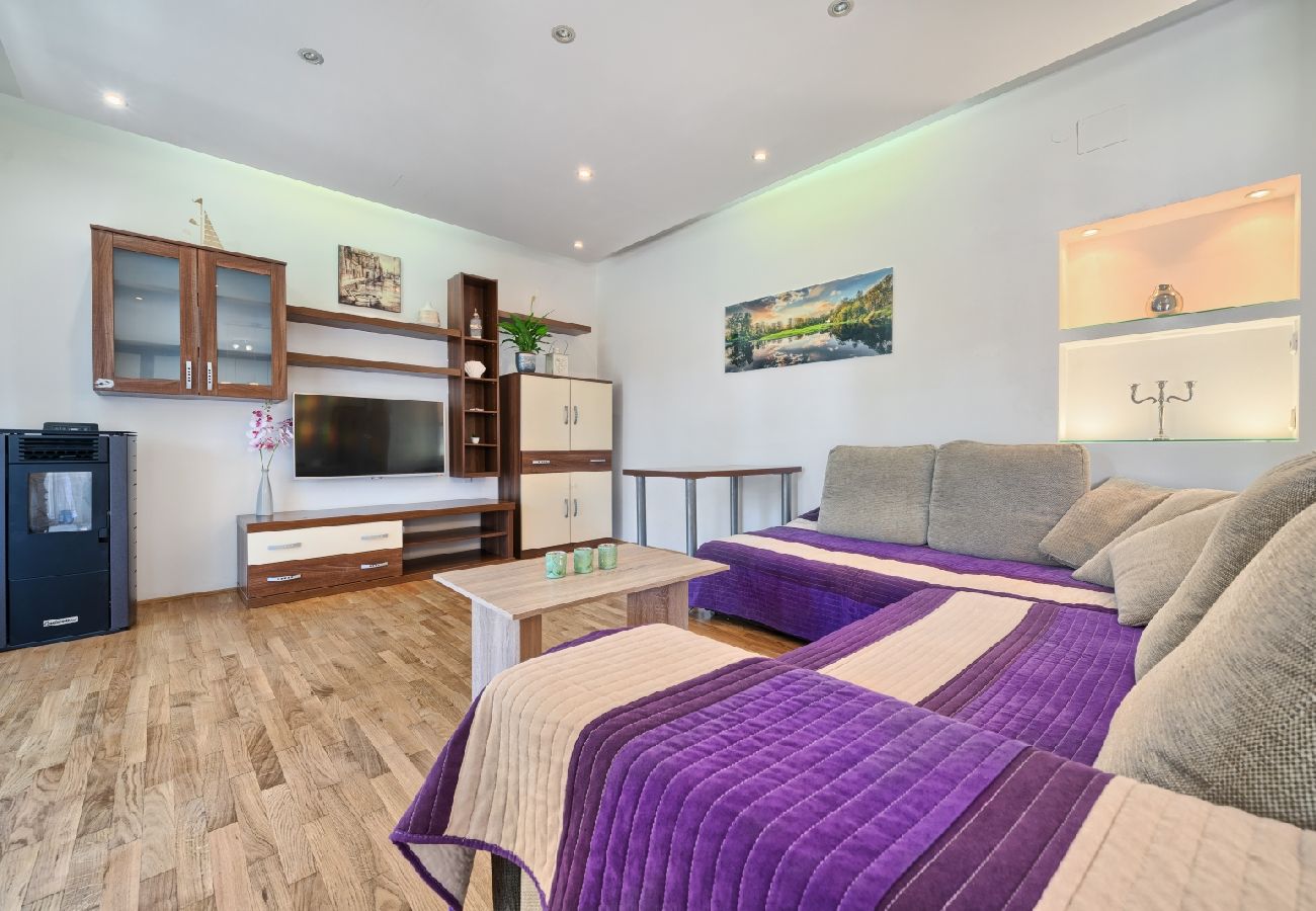 Apartamento en Kaštel Lukšic - Apartamento en Kaštel Lukšić con Terraza, Acondicionador, WIFI, Lavadora (5107-3)