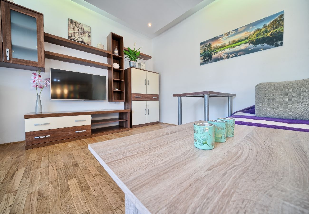 Apartamento en Kaštel Lukšic - Apartamento en Kaštel Lukšić con Terraza, Acondicionador, WIFI, Lavadora (5107-3)