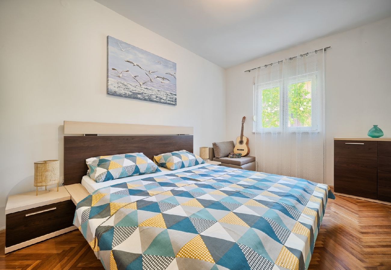 Apartamento en Kaštel Lukšic - Apartamento en Kaštel Lukšić con Terraza, Acondicionador, WIFI, Lavadora (5107-3)