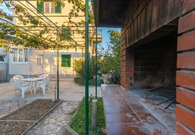 Apartamento en Kaštel Novi - Apartamento en Kaštel Novi con Seaview, Balcón, Acondicionador, WIFI (5110-1) Apartamento en Kaštel Novi - Apartamento en Kaštel Novi con Seaview, Balcón, Acondicionador, WIFI (5110-1)