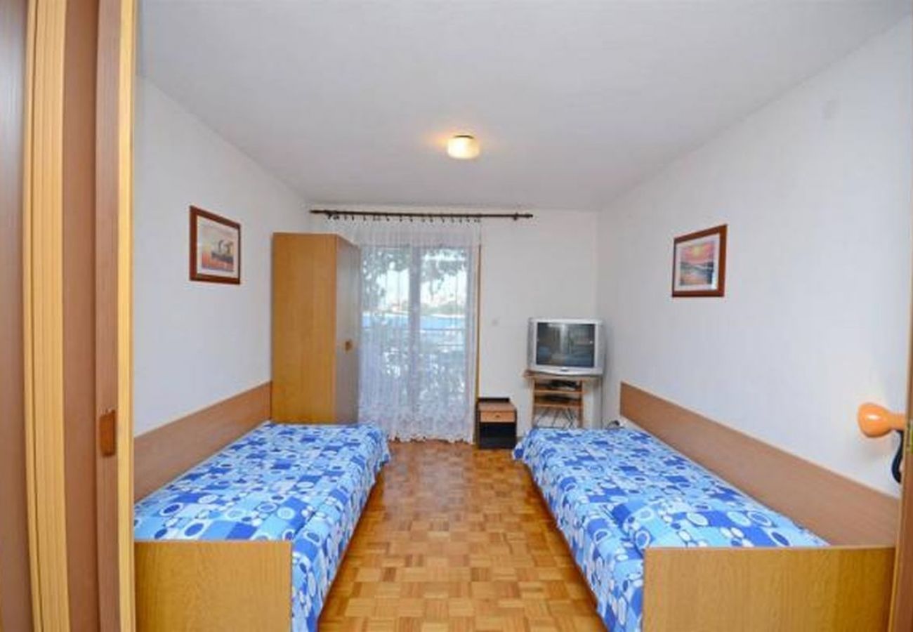 Apartamento en Okrug Gornji - Apartamento en Okrug Gornji con Seaview, Terraza, Acondicionador, WIFI (5106-4)