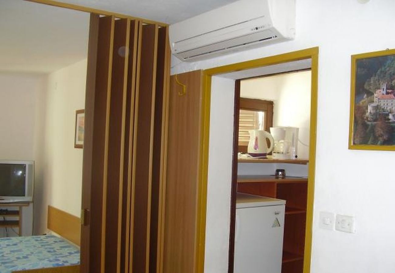 Apartamento en Okrug Gornji - Apartamento en Okrug Gornji con Seaview, Terraza, Acondicionador, WIFI (5106-4)