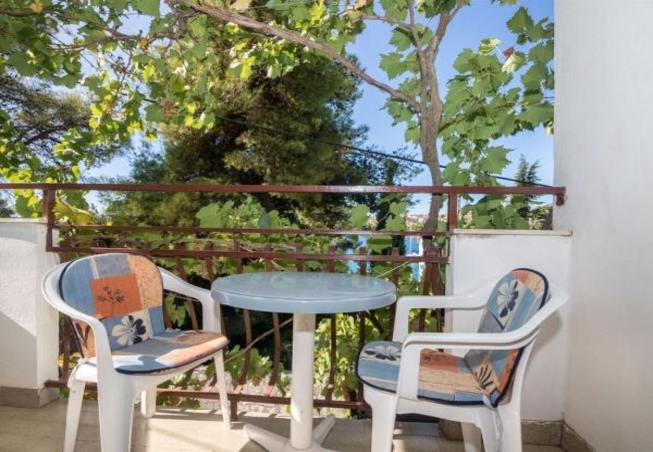 Apartamento en Okrug Gornji - Apartamento en Okrug Gornji con Seaview, Terraza, Acondicionador, WIFI (5106-3)