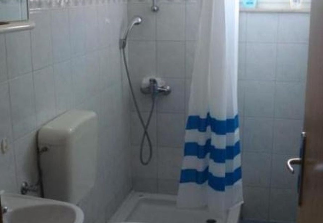 Apartamento en Dugi Rat - Apartamento en Dugi Rat con Seaview, Balcón, Acondicionador, WIFI (5113-3)