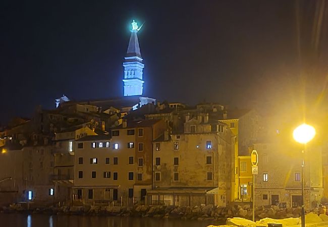 Apartamento en Rovinj - Apartamento en Rovinj con Balcón, Acondicionador, WIFI, Lavadora (5116-1) Apartamento en Rovinj - Apartamento en Rovinj con Balcón, Acondicionador, WIFI, Lavadora (5116-1)