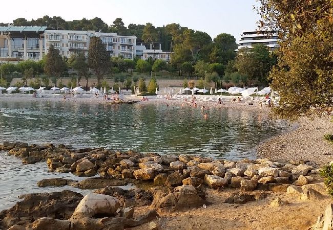 Apartamento en Rovinj - Apartamento en Rovinj con Balcón, Acondicionador, WIFI, Lavadora (5116-1) Apartamento en Rovinj - Apartamento en Rovinj con Balcón, Acondicionador, WIFI, Lavadora (5116-1)