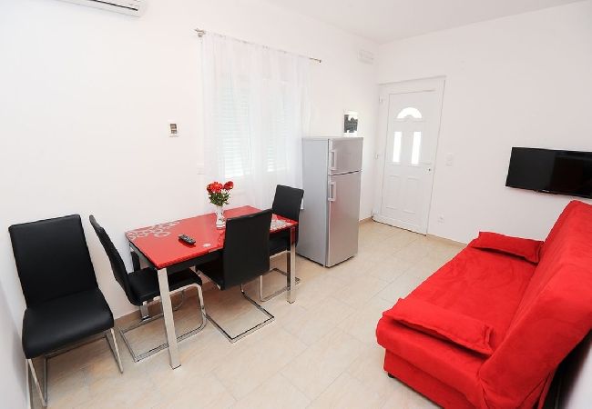 Apartamento en Podstrana - Apartamento en Podstrana-Sv.Martin con Terraza, Acondicionador, WIFI, Lavadora (5117-4) Apartamento en Podstrana - Apartamento en Podstrana-Sv.Martin con Terraza, Acondicionador, WIFI, Lavadora (5117-4)