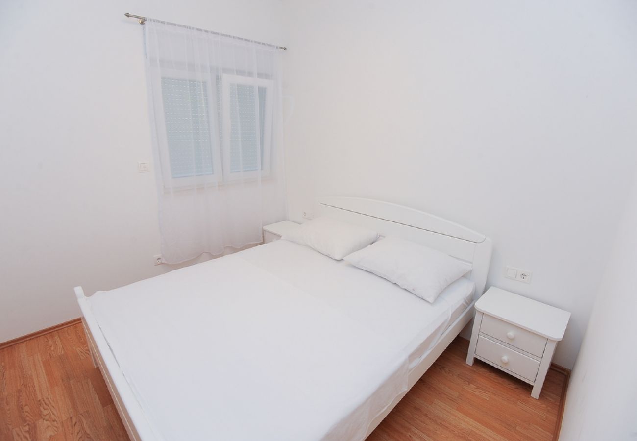 Apartamento en Podstrana - Apartamento en Podstrana-Sv.Martin con Terraza, Acondicionador, WIFI, Lavadora (5117-4)