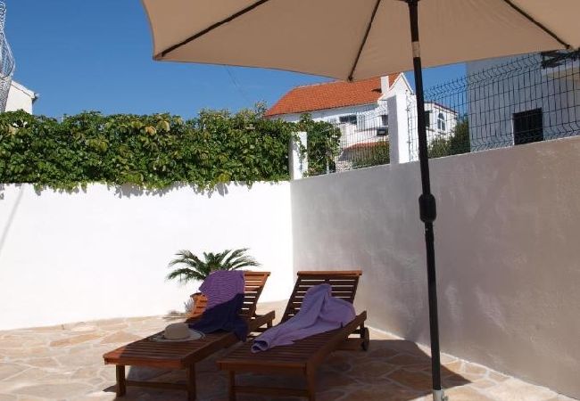 Casa en Milna - Casa de vacaciones en Milna con Terraza, Acondicionador, WIFI, Lavadora (5123-1) Casa en Milna - Casa de vacaciones en Milna con Terraza, Acondicionador, WIFI, Lavadora (5123-1)