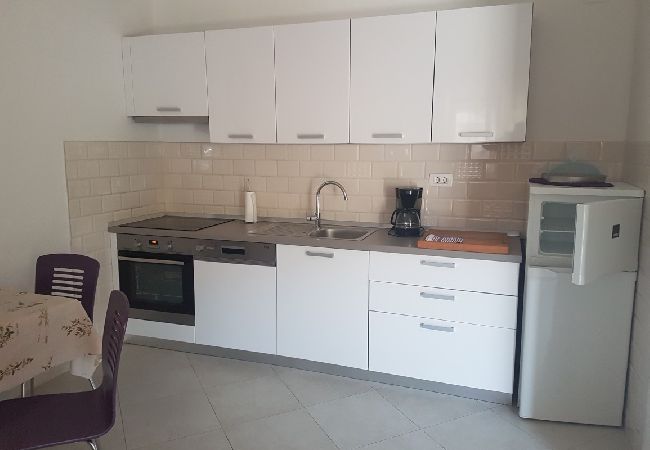 Casa en Milna - Casa de vacaciones en Milna con Terraza, Acondicionador, WIFI, Lavadora (5123-1) Casa en Milna - Casa de vacaciones en Milna con Terraza, Acondicionador, WIFI, Lavadora (5123-1)