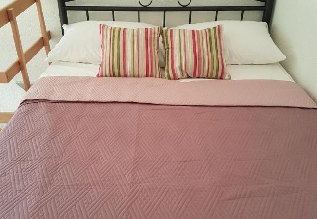 Casa en Milna - Casa de vacaciones en Milna con Terraza, Acondicionador, WIFI, Lavadora (5123-1) Casa en Milna - Casa de vacaciones en Milna con Terraza, Acondicionador, WIFI, Lavadora (5123-1)