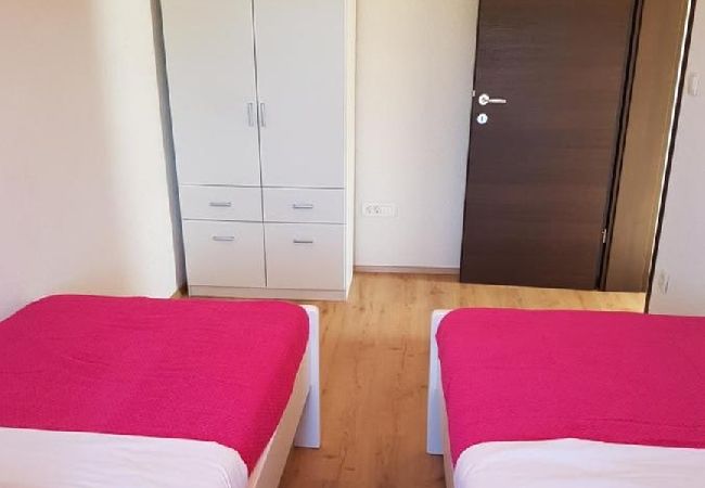 Casa en Milna - Casa de vacaciones en Milna con Terraza, Acondicionador, WIFI, Lavadora (5123-1) Casa en Milna - Casa de vacaciones en Milna con Terraza, Acondicionador, WIFI, Lavadora (5123-1)