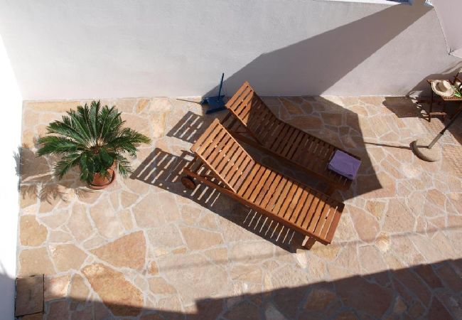 Casa en Milna - Casa de vacaciones en Milna con Terraza, Acondicionador, WIFI, Lavadora (5123-1) Casa en Milna - Casa de vacaciones en Milna con Terraza, Acondicionador, WIFI, Lavadora (5123-1)