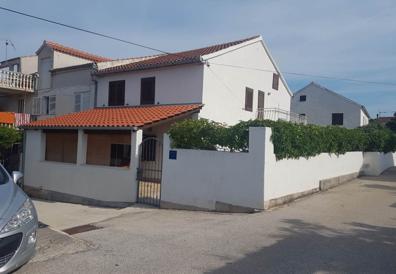 Casa en Milna - Casa de vacaciones en Milna con Terraza, Acondicionador, WIFI, Lavadora (5123-1)