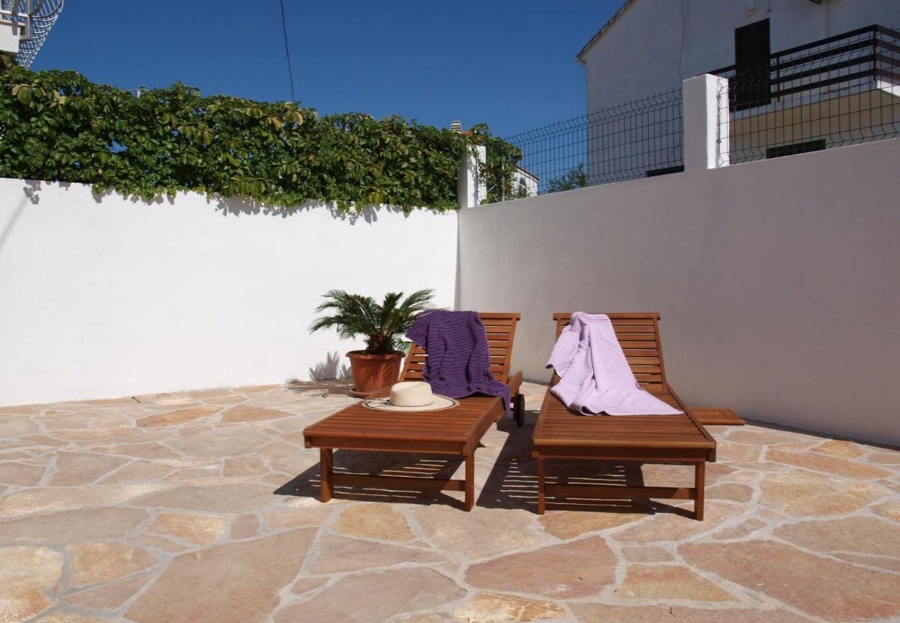 Casa en Milna - Casa de vacaciones en Milna con Terraza, Acondicionador, WIFI, Lavadora (5123-1)