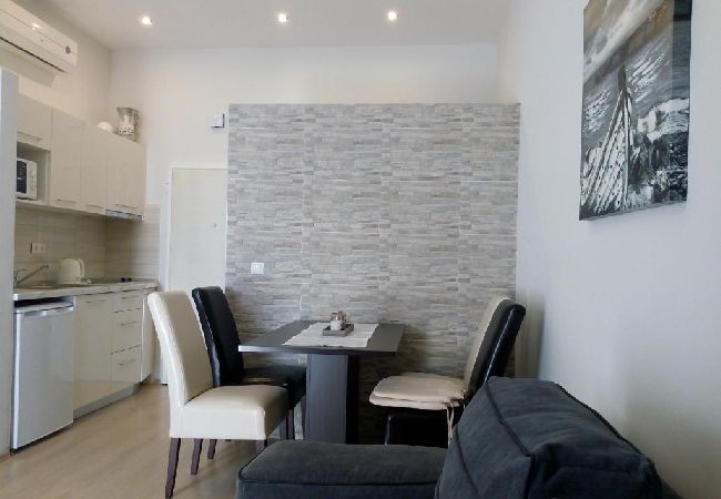 Apartamento en Brela - Apartamento en Brela con Seaview, Balcón, Acondicionador, WIFI (5122-2) Apartamento en Brela - Apartamento en Brela con Seaview, Balcón, Acondicionador, WIFI (5122-2)