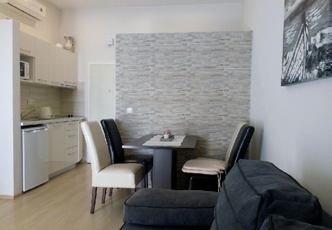 Apartamento en Brela - Apartamento en Brela con Seaview, Balcón, Acondicionador, WIFI (5122-2) Apartamento en Brela - Apartamento en Brela con Seaview, Balcón, Acondicionador, WIFI (5122-2)