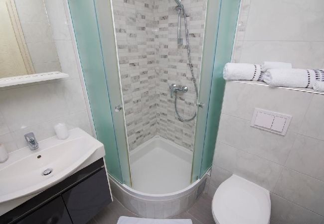 Apartamento en Brela - Apartamento en Brela con Seaview, Balcón, Acondicionador, WIFI (5122-2) Apartamento en Brela - Apartamento en Brela con Seaview, Balcón, Acondicionador, WIFI (5122-2)