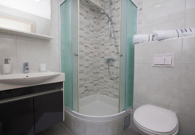 Apartamento en Brela - Apartamento en Brela con Seaview, Balcón, Acondicionador, WIFI (5122-2) Apartamento en Brela - Apartamento en Brela con Seaview, Balcón, Acondicionador, WIFI (5122-2)