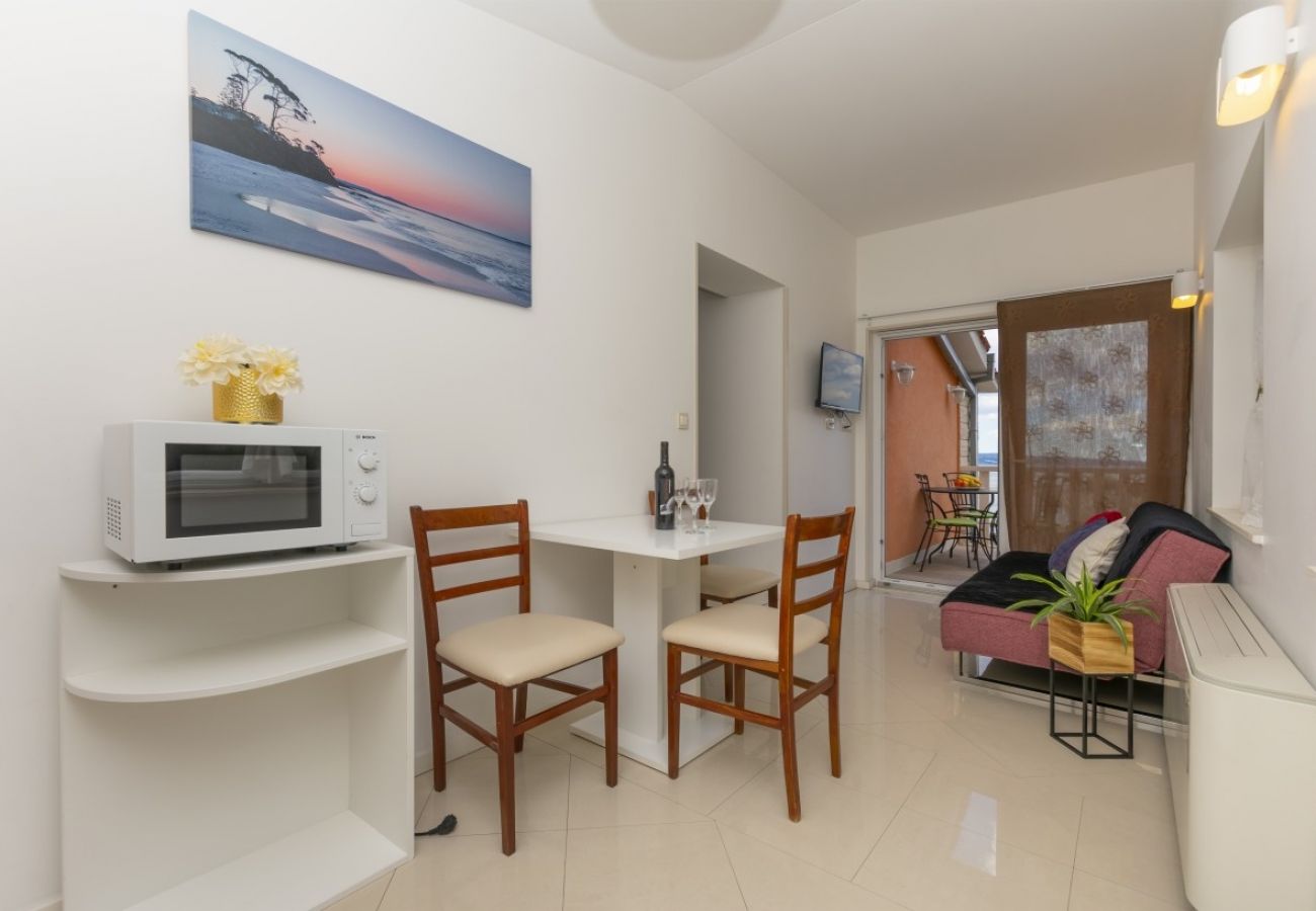 Apartamento en Omiš - Apartamento en Omiš con Seaview, Balcón, Acondicionador, WIFI (5129-5)