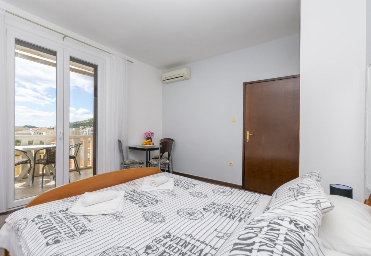 Apartamento en Omiš - Apartamento en Omiš con Seaview, Balcón, Acondicionador, WIFI (5129-3)