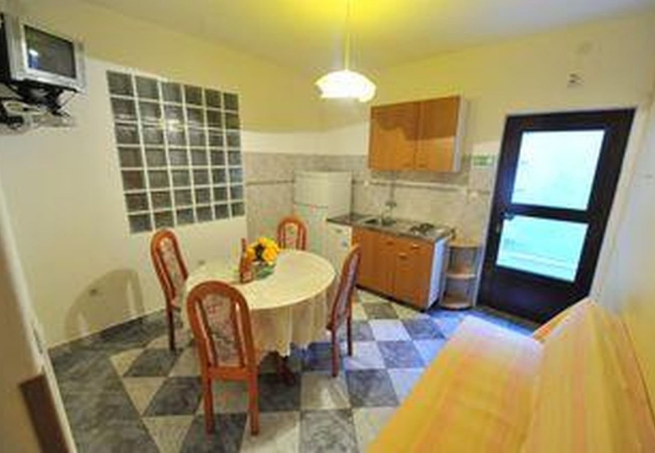 Apartamento en Omiš - Apartamento en Omiš con Seaview, Terraza, Acondicionador, WIFI (5129-2)