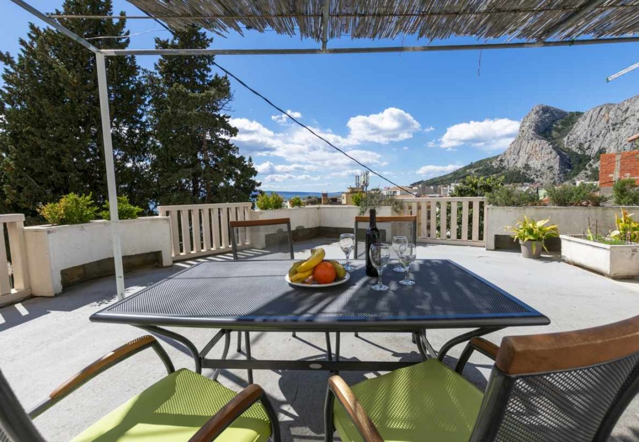 Apartamento en Omiš - Apartamento en Omiš con Terraza, Acondicionador, WIFI, Lavadora (5129-1)